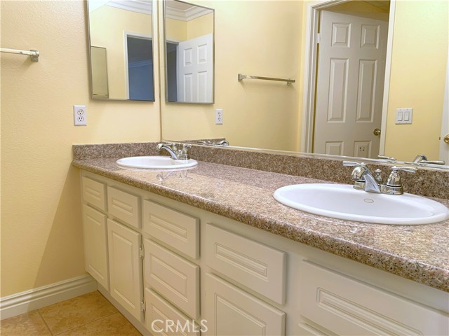 13568 Elk Ridge Court, Eastvale CA: https://media.crmls.org/medias/960c4aba-82a4-4cb6-b33c-8f4ebebb88e8.jpg