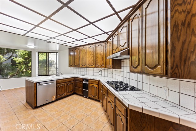 Detail Gallery Image 16 of 40 For 4720 Park Encino Ln #220,  Encino,  CA 91436 - 2 Beds | 2/1 Baths