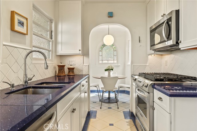 Detail Gallery Image 35 of 39 For 1619 S Curson, Los Angeles,  CA 90019 - 3 Beds | 2 Baths