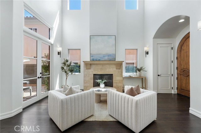 Detail Gallery Image 8 of 64 For 2516 Walnut Ave, Manhattan Beach,  CA 90266 - 5 Beds | 5/1 Baths