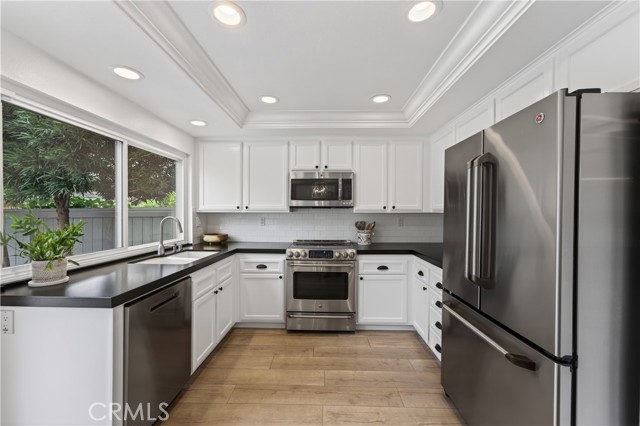 Detail Gallery Image 14 of 72 For 7 E Yale Loop, Irvine,  CA 92604 - 3 Beds | 2 Baths