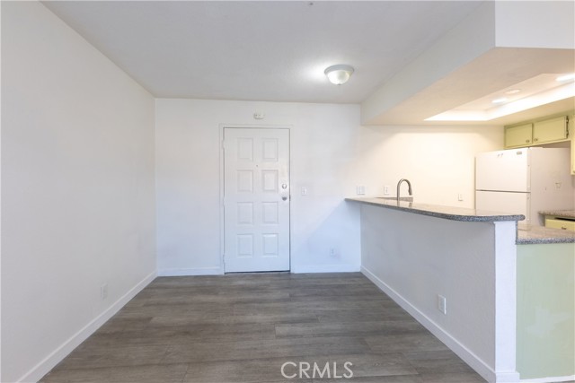 327 Chestnut Avenue, Long Beach CA: https://media.crmls.org/medias/960f347f-2f75-4180-a686-9065b7804917.jpg