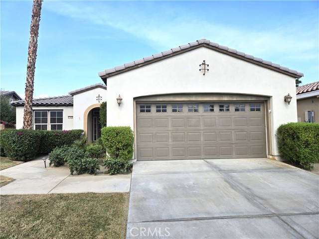 Detail Gallery Image 1 of 12 For 81930 Golden Star Way, La Quinta,  CA 92253 - 2 Beds | 2 Baths