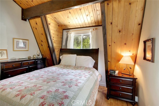 Detail Gallery Image 24 of 42 For 42716 Juniper Dr, Big Bear Lake,  CA 92315 - 4 Beds | 2 Baths