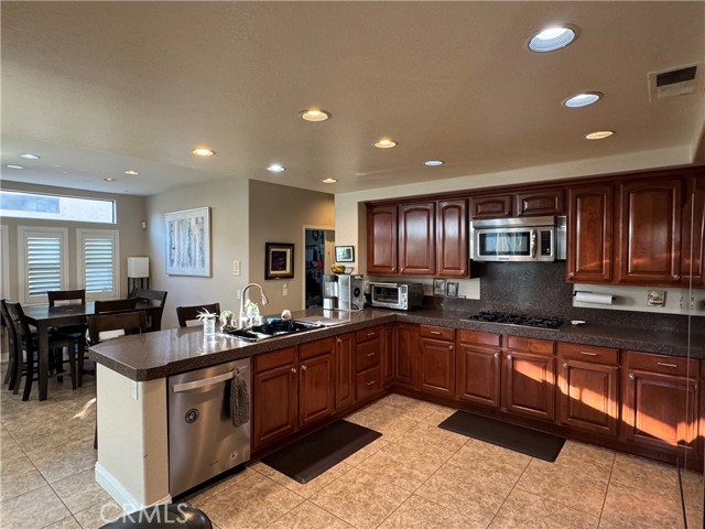 Detail Gallery Image 4 of 16 For 2900 Hidden Hills Way, Corona,  CA 92882 - 4 Beds | 4 Baths
