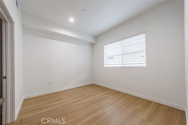 Detail Gallery Image 11 of 27 For 11839 1/2 Runnymede, North Hollywood,  CA 91605 - 4 Beds | 4 Baths