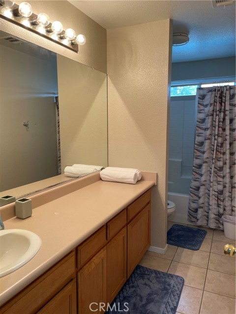 Detail Gallery Image 13 of 22 For 612 W Packwood, Visalia,  CA 93277 - 5 Beds | 3/1 Baths