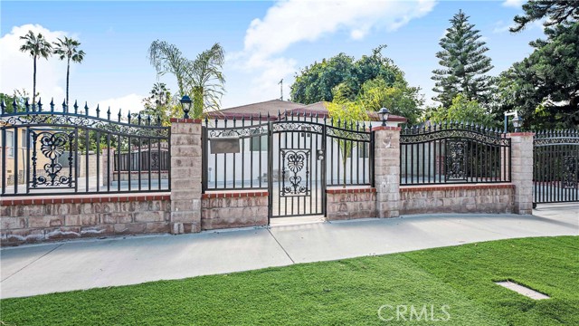 Detail Gallery Image 2 of 29 For 15210 Cohasset St, Van Nuys,  CA 91405 - 4 Beds | 3 Baths