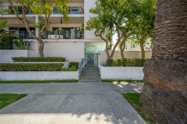 226 Grand, Long Beach CA: https://media.crmls.org/medias/96118466-bd11-4a04-9762-1d4f058cb540.jpg