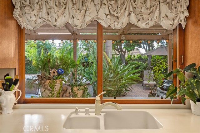 Detail Gallery Image 11 of 43 For 3902 Acacia St, Irvine,  CA 92606 - 4 Beds | 2/1 Baths