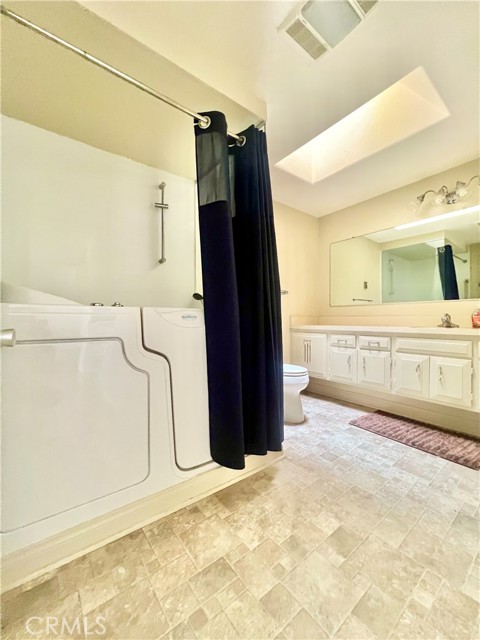 13721 El Dorado Dr. M3-#20K, Seal Beach CA: https://media.crmls.org/medias/96145bd8-a284-4e73-a1e5-1e99807e4c6c.jpg