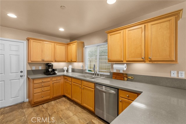 Detail Gallery Image 12 of 48 For 15721 Cobalt St #118,  Sylmar,  CA 91342 - 3 Beds | 3 Baths