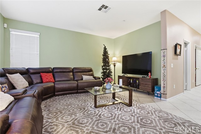 Detail Gallery Image 8 of 27 For 7441 Sultana, Fontana,  CA 92336 - 5 Beds | 3 Baths