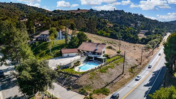 Detail Gallery Image 9 of 70 For 16132 Valley Springs Rd, Chino Hills,  CA 91709 - 5 Beds | 3/1 Baths