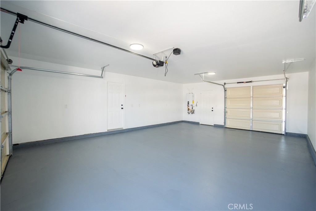 https://media.crmls.org/medias/9615ab64-5e78-4399-8f6e-b2b098d81946.jpg?preset=X-Large