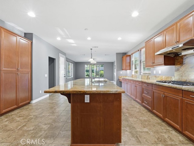 Detail Gallery Image 14 of 60 For 2947 Gilbert Ave, Corona,  CA 92881 - 6 Beds | 4/1 Baths