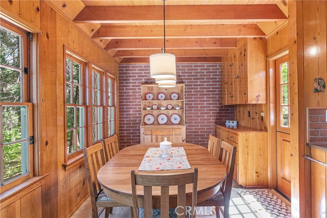 187 Cedar Circle Circle, Lake Arrowhead CA: https://media.crmls.org/medias/9618111b-072f-4c93-a615-a3f53b628cd3.jpg