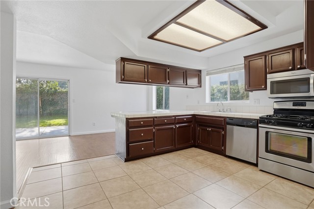 Detail Gallery Image 9 of 41 For 10703 Petalo, Bakersfield,  CA 93311 - 3 Beds | 2/1 Baths