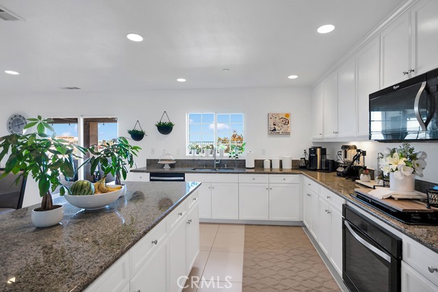 2727 Goldenrain Street, Palmdale CA: https://media.crmls.org/medias/961878b8-a148-419c-b160-795c56ea6639.jpg