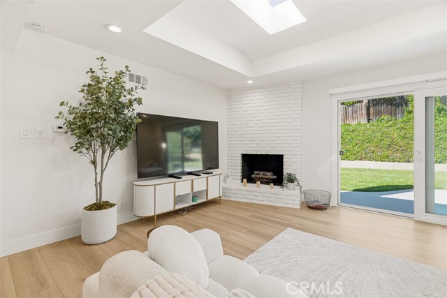 Detail Gallery Image 16 of 46 For 1301 Cameo Dr, Tustin,  CA 92780 - 4 Beds | 2 Baths