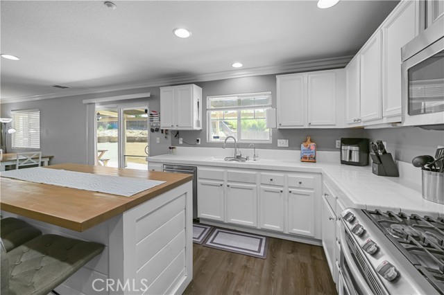 Detail Gallery Image 11 of 49 For 19883 San Juan Capistrano Ct, Riverside,  CA 92508 - 6 Beds | 3 Baths