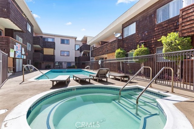 5403 Newcastle Avenue, Encino CA: https://media.crmls.org/medias/961bb6de-1712-4f09-b67d-6691ed57e086.jpg