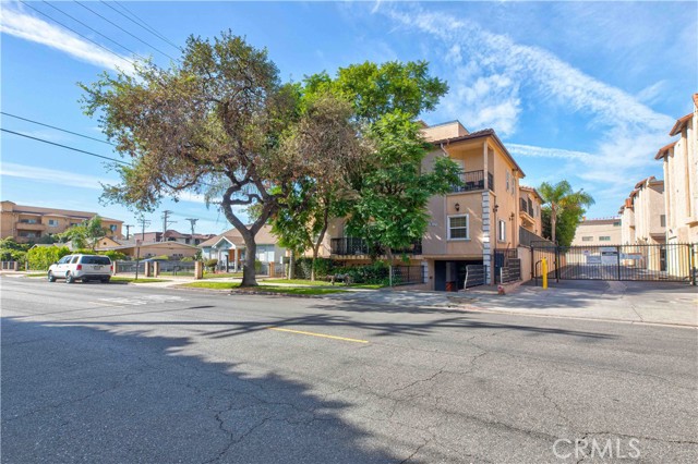 Detail Gallery Image 46 of 53 For 1613 Grismer Ave #105,  Burbank,  CA 91504 - 2 Beds | 3 Baths