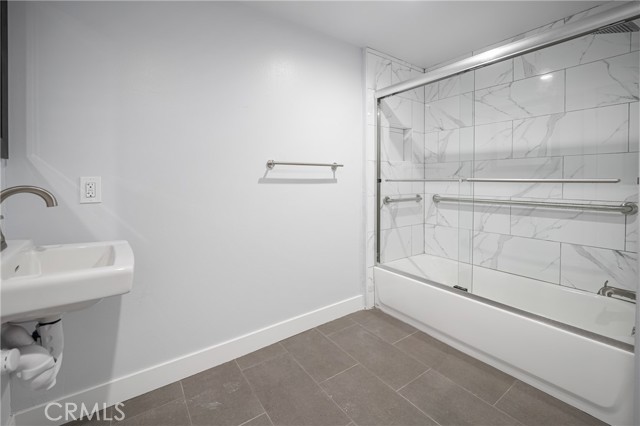 3301 Obama Boulevard, Los Angeles CA: https://media.crmls.org/medias/961cb858-88eb-4f21-8837-0551b736734b.jpg