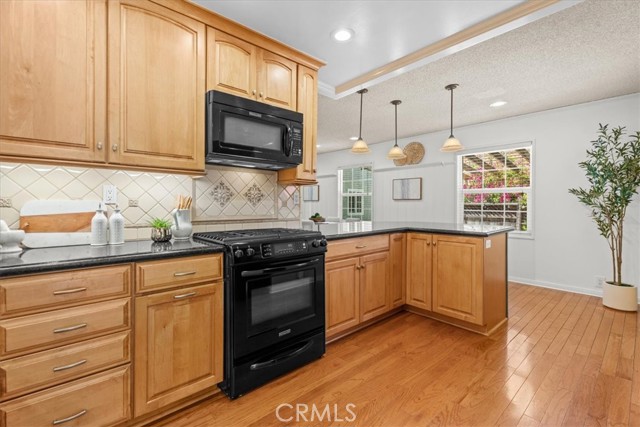 Detail Gallery Image 11 of 37 For 8212 Reading Ave, Los Angeles,  CA 90045 - 3 Beds | 1/1 Baths