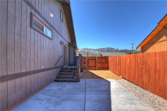 2217 Juniper Lane, Big Bear City CA: https://media.crmls.org/medias/961d16a0-48f4-4777-881f-5ef35c65aadf.jpg