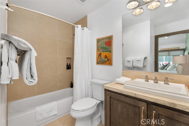 200 E Balboa Boulevard, Newport Beach CA: https://media.crmls.org/medias/961d3ab2-a428-4a4f-af97-fdd4c3a9b955.jpg