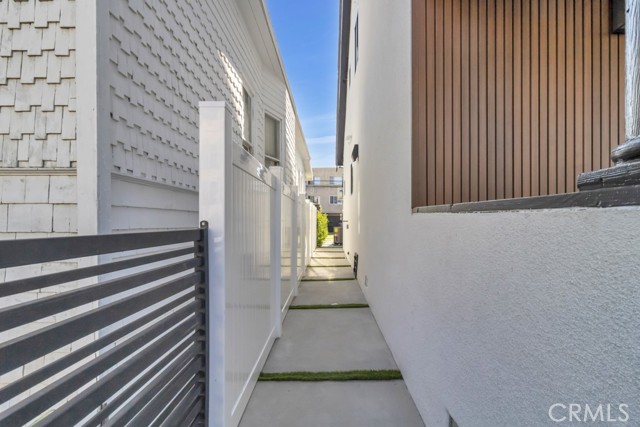 629 Olive Avenue, Long Beach CA: https://media.crmls.org/medias/961d83f7-6e1d-4e6f-8b94-a7d60c6c565d.jpg