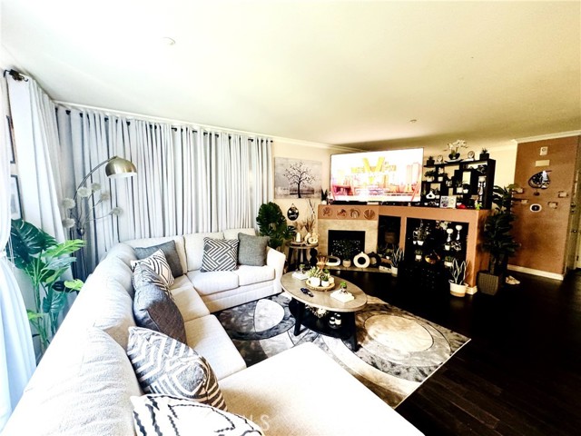 9173 Burnet Avenue, North Hills CA: https://media.crmls.org/medias/961dfc62-04ba-41a5-8459-993e29470f48.jpg