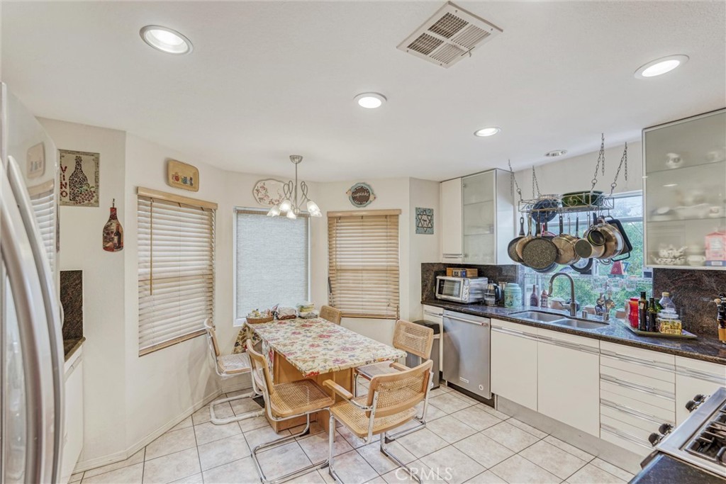 MLS #SR25123888 image #9