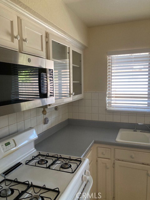 168 Tamarisk Street, Redlands CA: https://media.crmls.org/medias/961eb0d0-618e-4fbd-9ada-4f5770933901.jpg