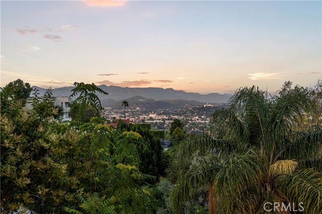3916 Carnavon Way, Los Angeles CA: https://media.crmls.org/medias/961eb226-34be-4c57-a7fa-13ba05aa110a.jpg