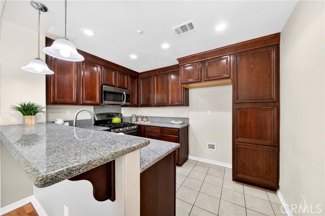 Detail Gallery Image 7 of 50 For 22919 Mariposa Ave #307,  Torrance,  CA 90502 - 2 Beds | 2/1 Baths