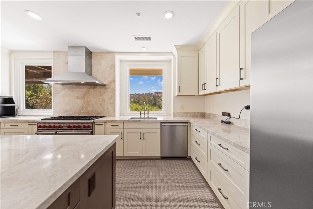 MLS #OC26102051 image #14
