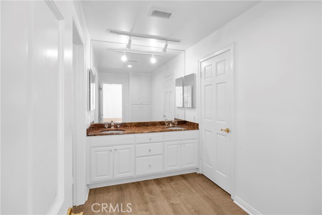 Detail Gallery Image 12 of 36 For 4031 N Virginia Rd, Long Beach,  CA 90807 - 4 Beds | 4 Baths