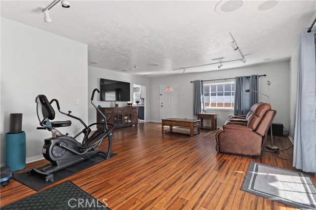 Detail Gallery Image 13 of 36 For 5919 Bellflower Bld, Lakewood,  CA 90713 - 3 Beds | 2 Baths