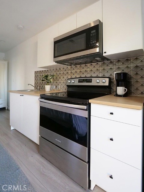 5435 W 76th Street, Los Angeles CA: https://media.crmls.org/medias/961f9535-d28b-45b0-9c80-b89267bf7255.jpg