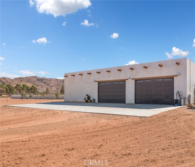 13776 Natoma Road, Apple Valley CA: https://media.crmls.org/medias/9620d79b-f42e-4e3f-8fc8-c8fa3f1f42a2.jpg