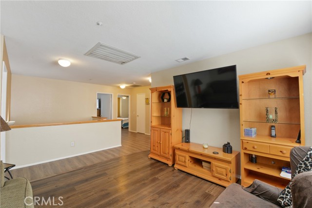 Detail Gallery Image 15 of 24 For 17049 La Vesu Rd., Fontana,  CA 92337 - 4 Beds | 2/1 Baths