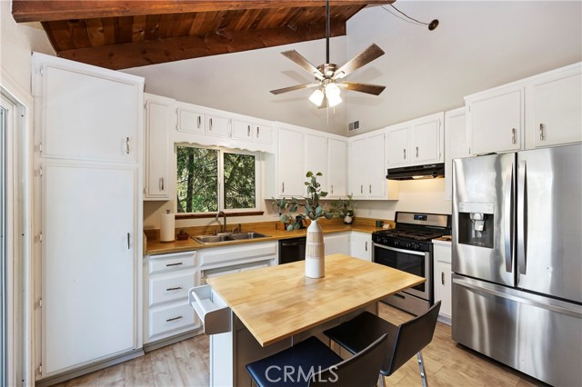 Detail Gallery Image 6 of 36 For 23746 Crest Forest, Crestline,  CA 92325 - 3 Beds | 2 Baths