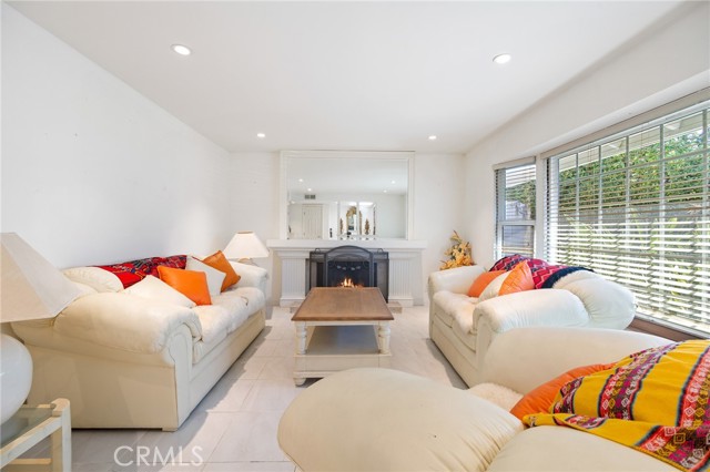 23900 Darbun Drive, Newhall CA: https://media.crmls.org/medias/96223a44-a2ed-4952-b650-57e4a74f6a29.jpg