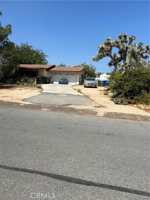 Detail Gallery Image 1 of 3 For 7674 Dumosa Ave, Yucca Valley,  CA 92284 - 2 Beds | 2 Baths