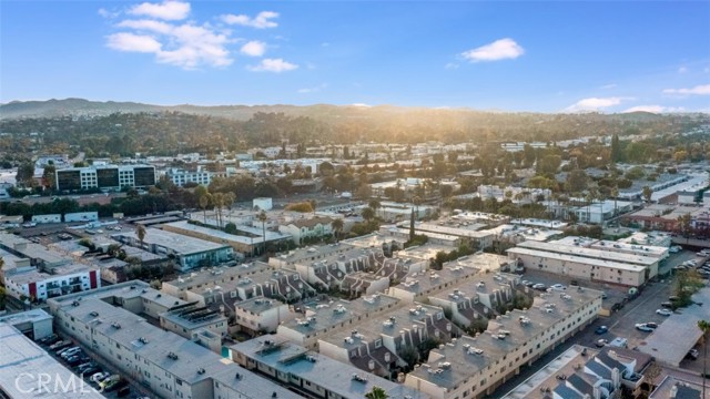 Detail Gallery Image 40 of 41 For 18423 Collins St a,  Tarzana,  CA 91356 - 2 Beds | 1/1 Baths
