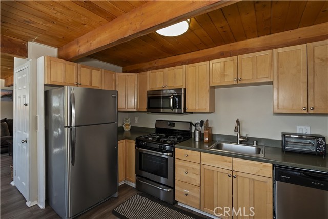 Detail Gallery Image 15 of 35 For 728 W Aeroplane, Big Bear City,  CA 92314 - 2 Beds | 2 Baths
