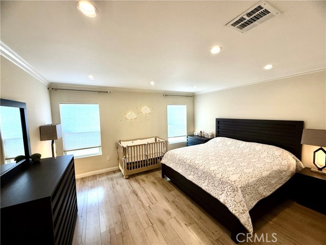 Detail Gallery Image 7 of 23 For 6715 -6717 Cedros Ave, Van Nuys,  CA 91405 - 5 Beds | 4 Baths