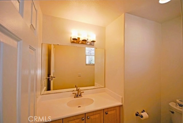 Detail Gallery Image 11 of 23 For 27153 Manor Cir, Valencia,  CA 91354 - 3 Beds | 2/1 Baths